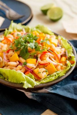  Ceviche de Camarón: Mê hoặc vị giác với sự kết hợp hoàn hảo của hải sản tươi và hương vị chua cay rực rỡ!