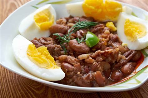  Ful Medames:  A Flavorful Feast Combining Aromatic Spices and Creamy Fava Beans?