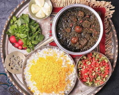  Ghormeh Sabzi: Món ăn truyền thống Irani với hương vị béo ngậy và sự kết hợp hoàn hảo giữa rau xanh và thịt